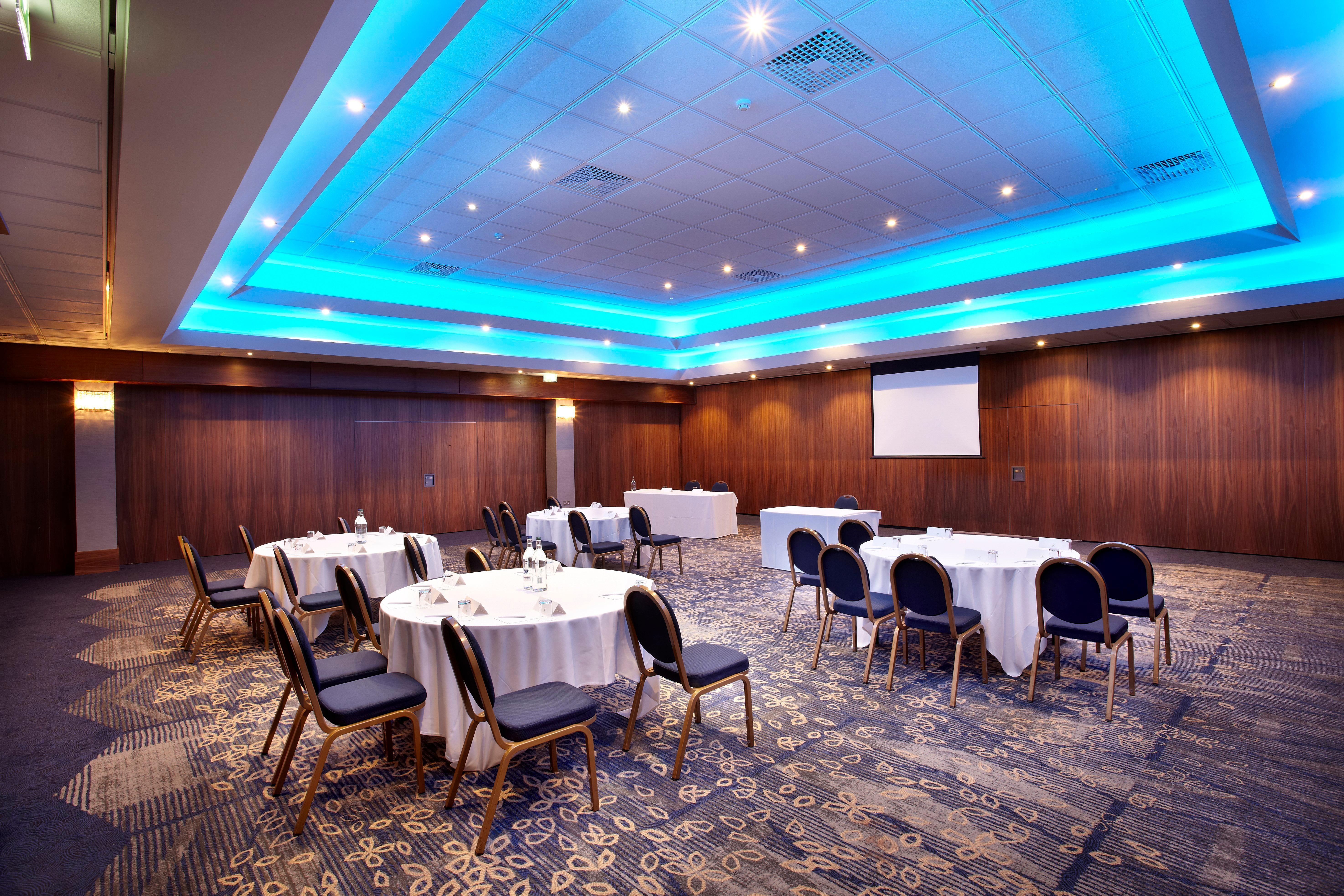 Holiday Inn London - Wembley Exterior foto